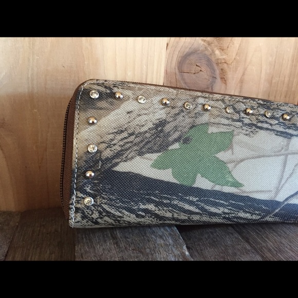 Trenditions Way West Wallet Camo with studs Hunter - Picture 2 of 8